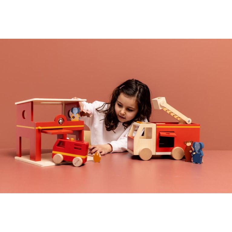 Camion de pompier en bois