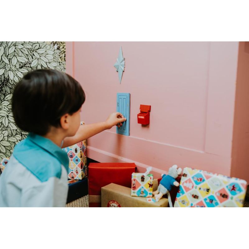 Meuble et porte petite souris avec autocollants pour décorer