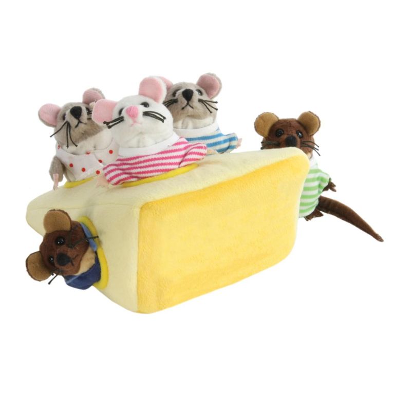Famille souris dans le fromage