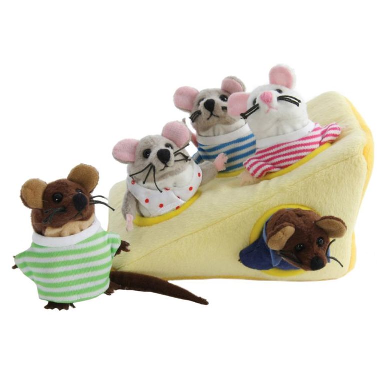 Famille souris dans le fromage