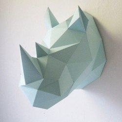 Trophée en origami Rhino bleu pâle
